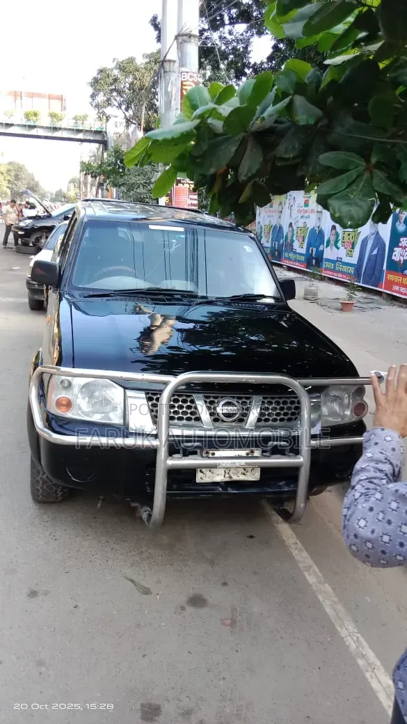 Nissan Navara 2001 Black