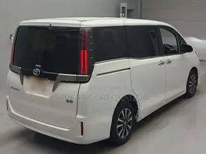 Toyota Esquire 2021 Pearl