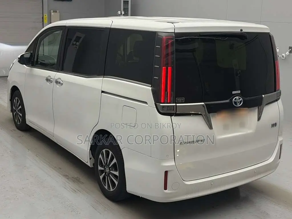 Toyota Esquire 2021 Pearl