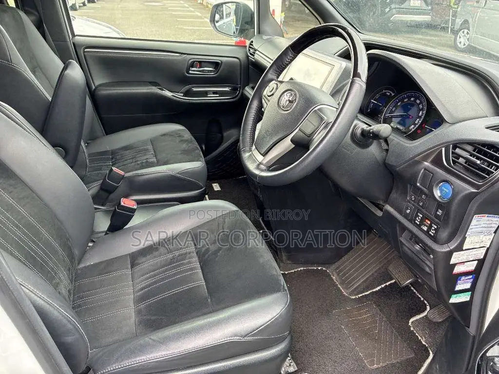Toyota Esquire 2021 Pearl