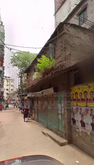 3bdrm House in Bangshal for Sale