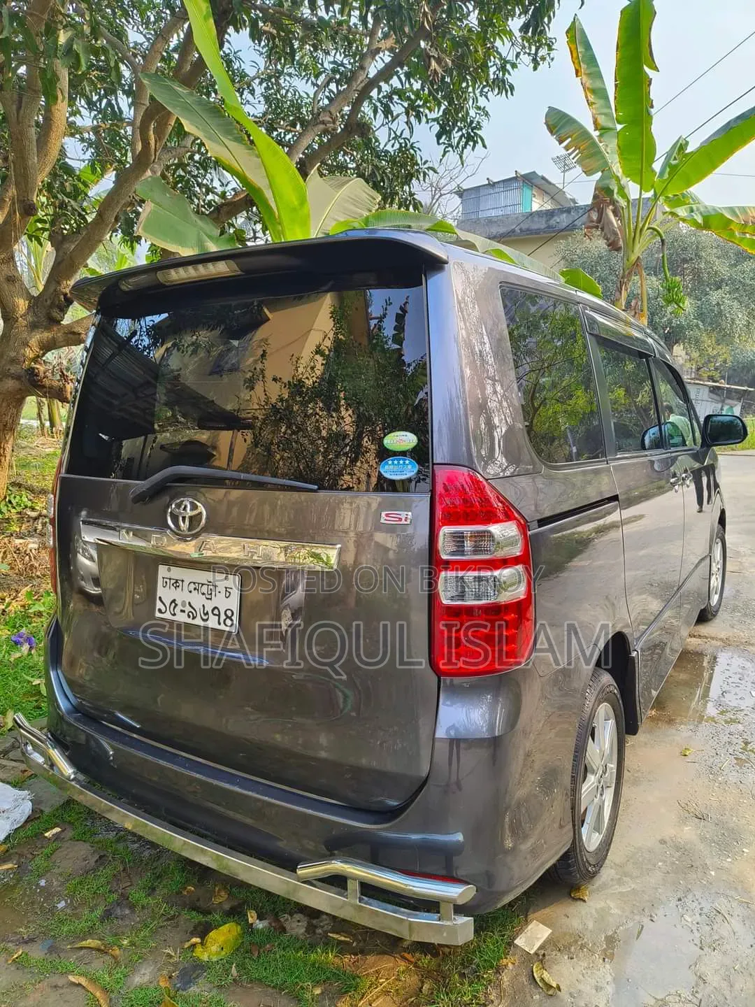 Toyota Noah 2.0 143hp AWD (7 Seater) 2010 Matt Black