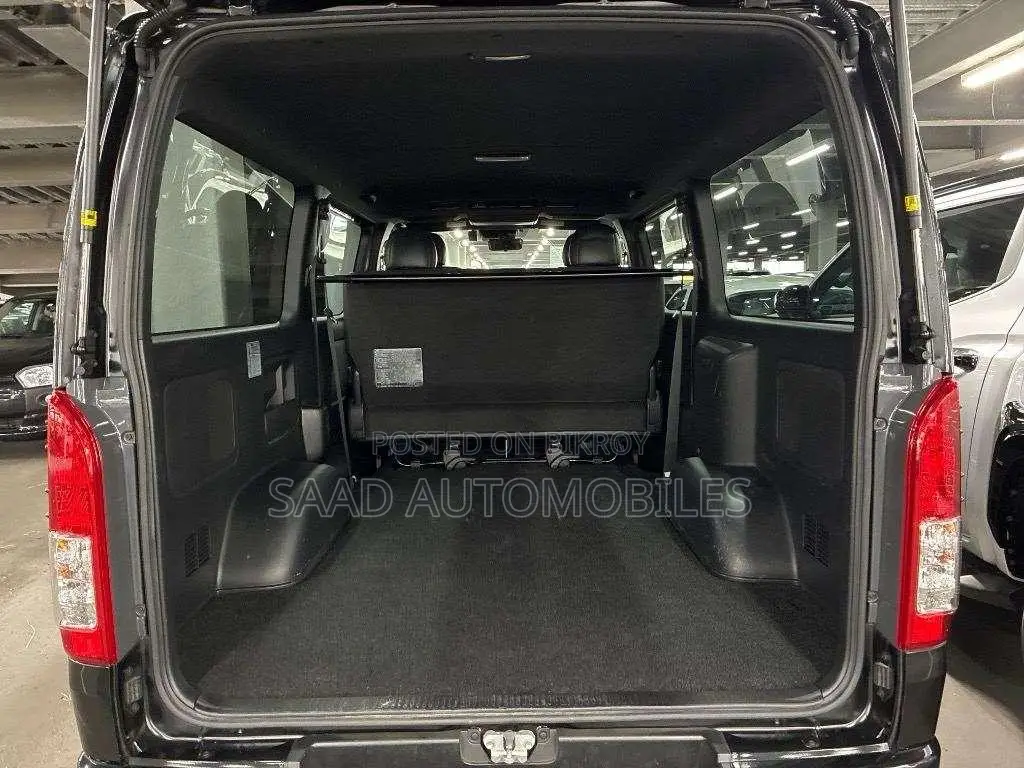 Toyota HiAce 2021 Black