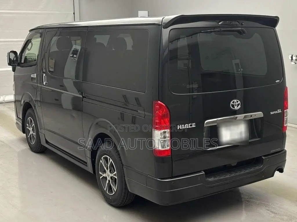 Toyota HiAce 2021 Black