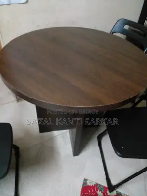 কনফারেন্স টেবিল