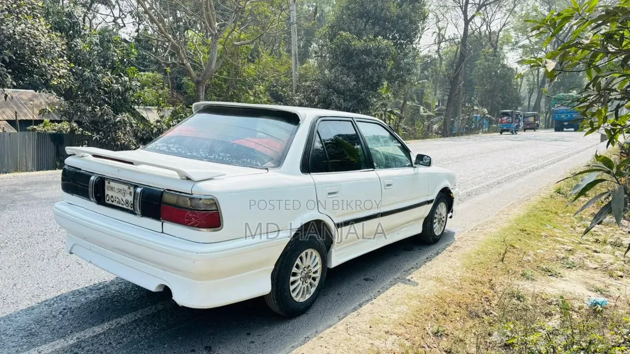 Toyota Corolla Sedan 1990 White