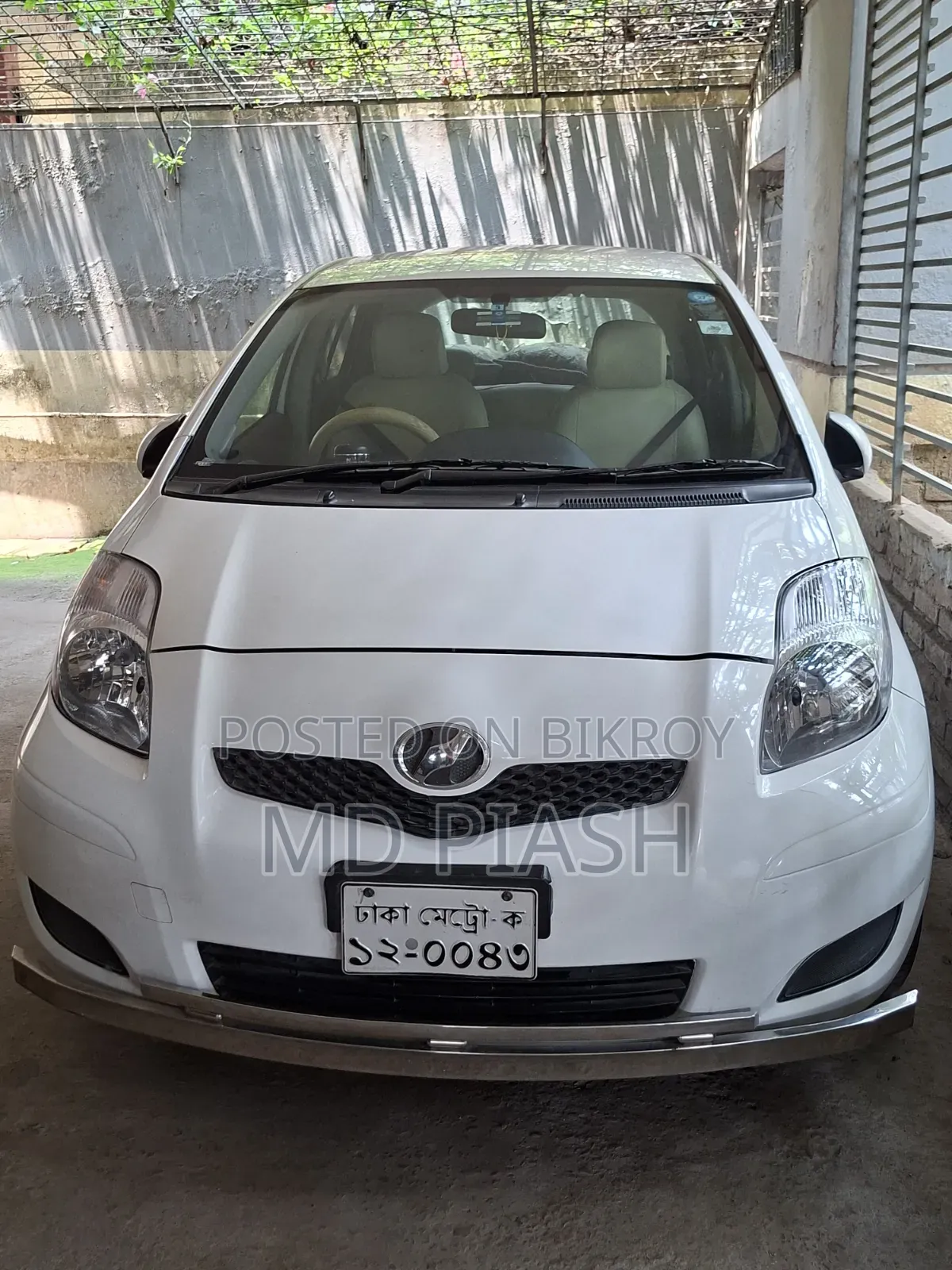 Toyota Vitz 2010 White