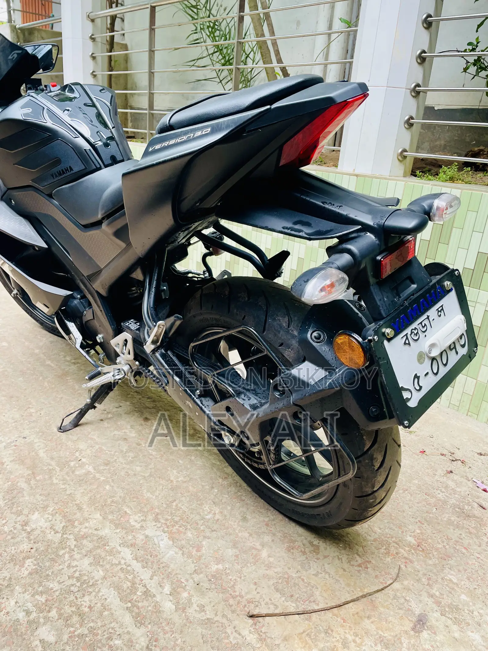 Yamaha R1 2025 Black
