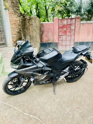 ইয়ামাহা আর১ ২০২৫ ব্ল্যাক