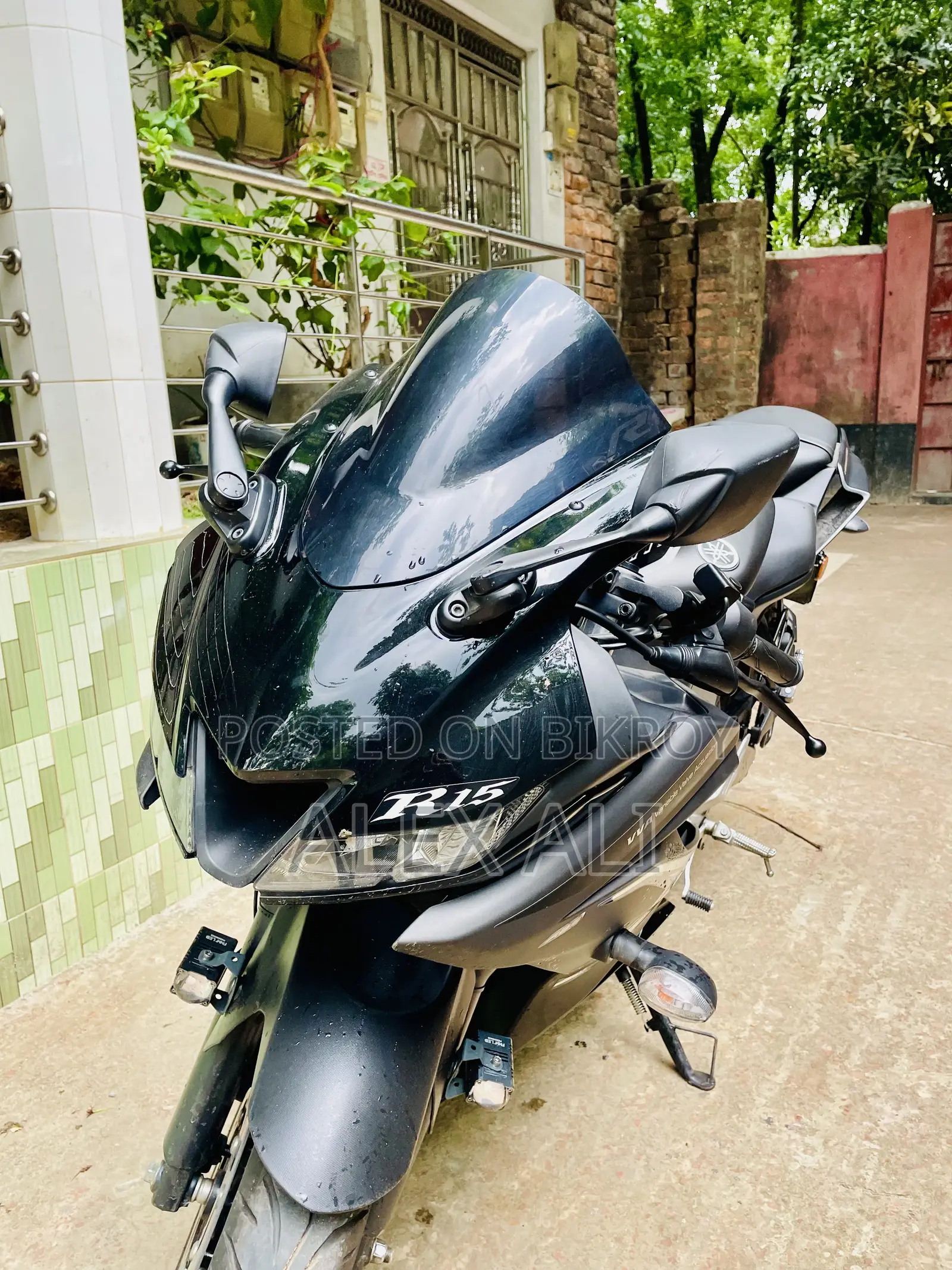 Yamaha R1 2025 Black