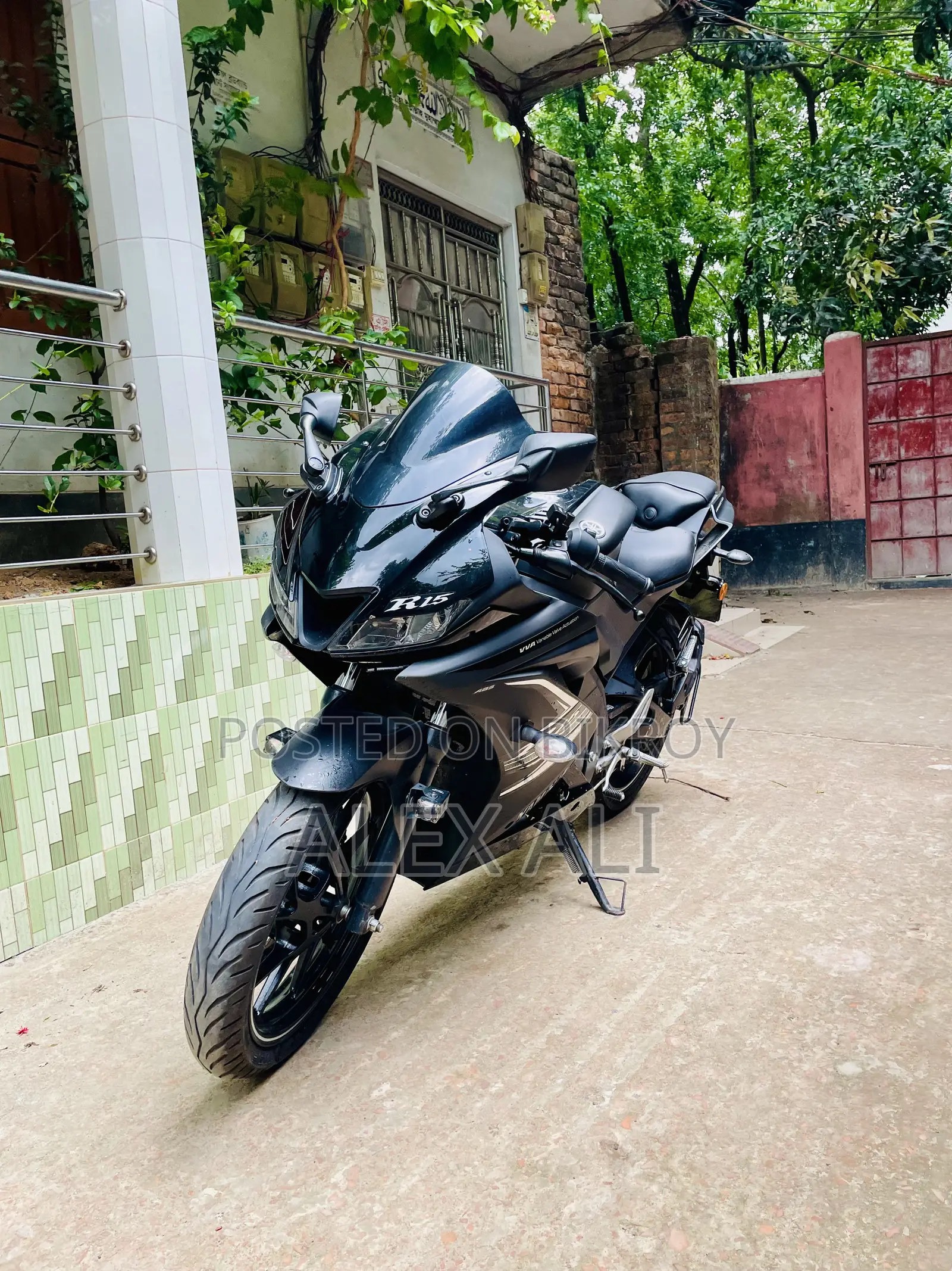 Yamaha R1 2025 Black