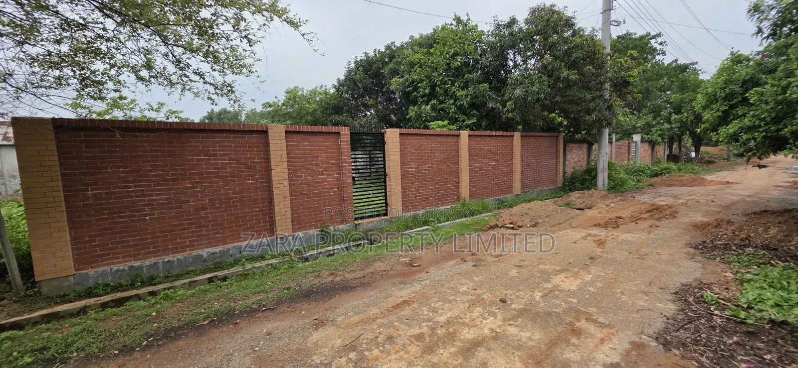 ৫ কাঠা প্লট ১৭ নং সেক্টরে উত্তর মুখি।