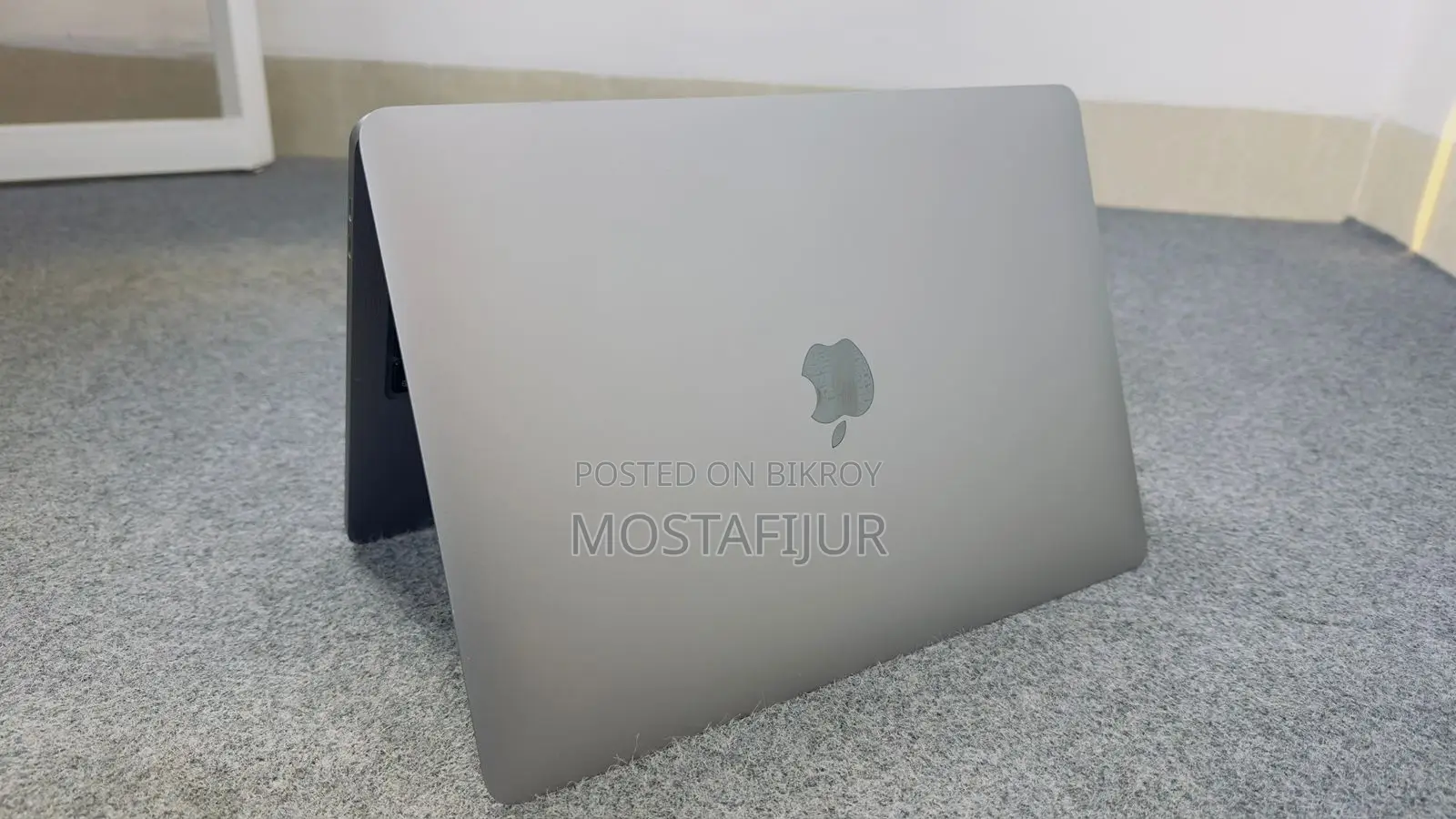 Laptop Apple MacBook Pro 2022 M2 8GB Apple M2 SSD 256GB