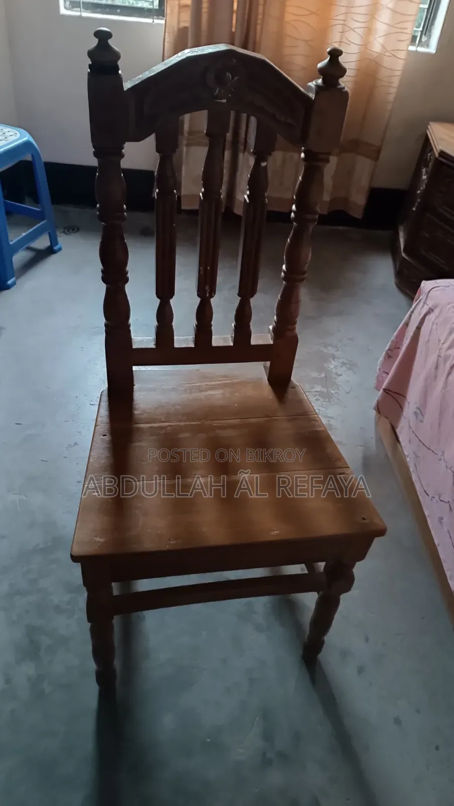 4 Chairs and 1 Table
