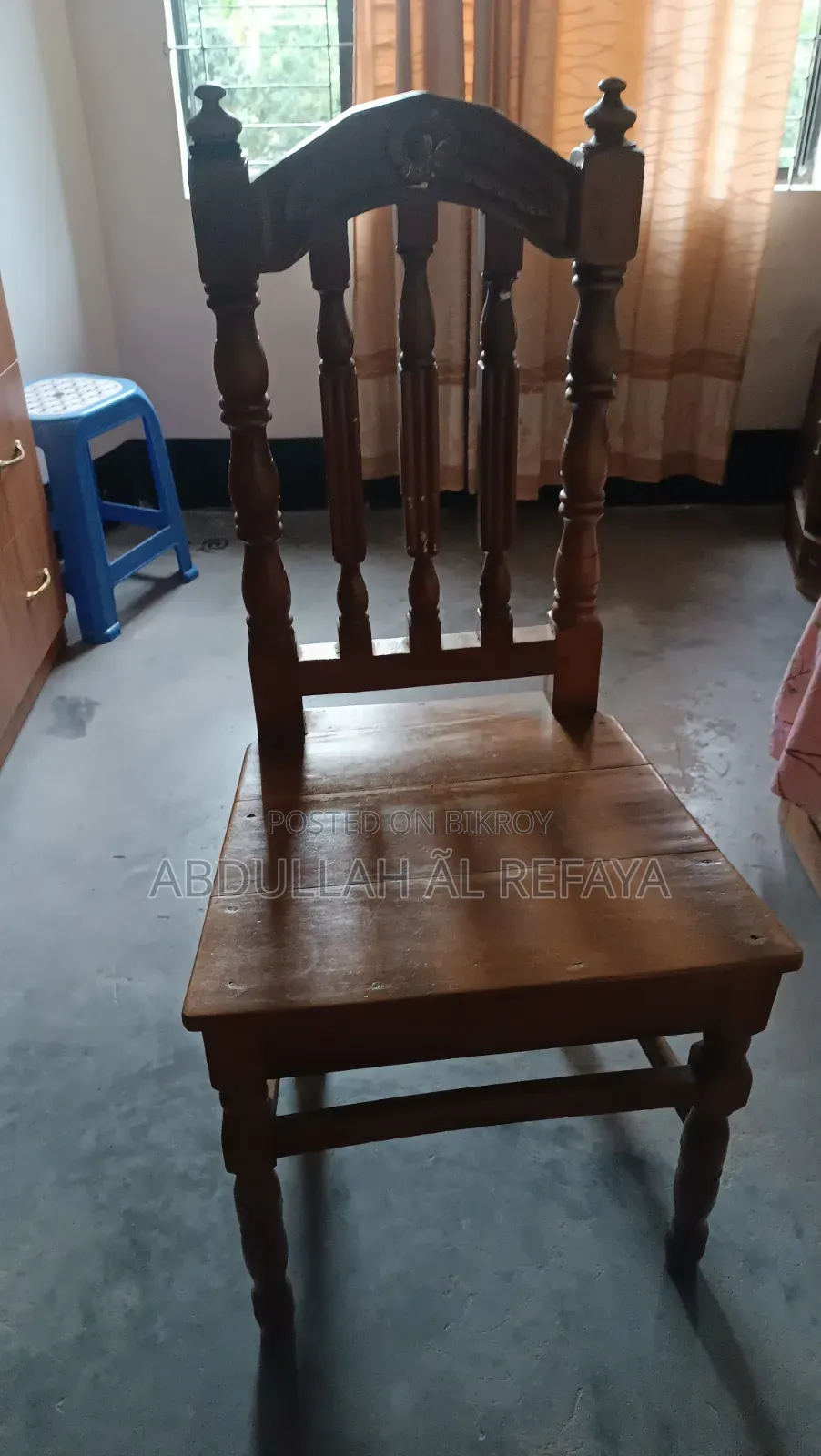 4 Chairs and 1 Table