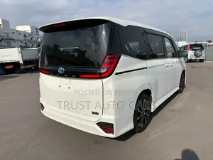 Toyota Noah 2022 White