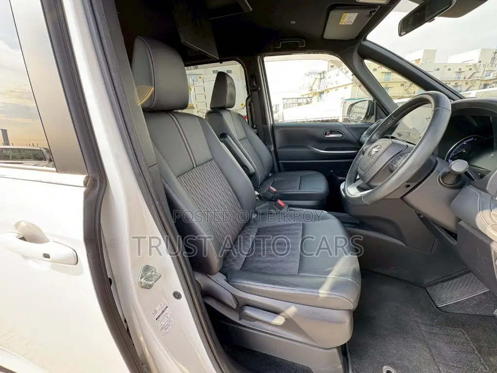 Toyota Noah 2022 White