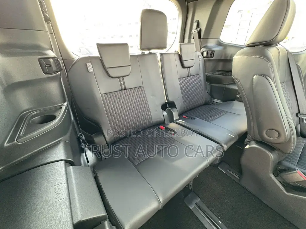 Toyota Noah 2022 White