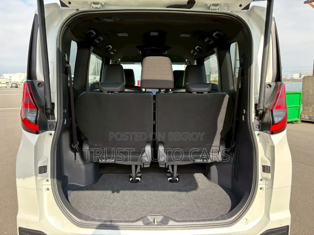 Toyota Noah 2022 White