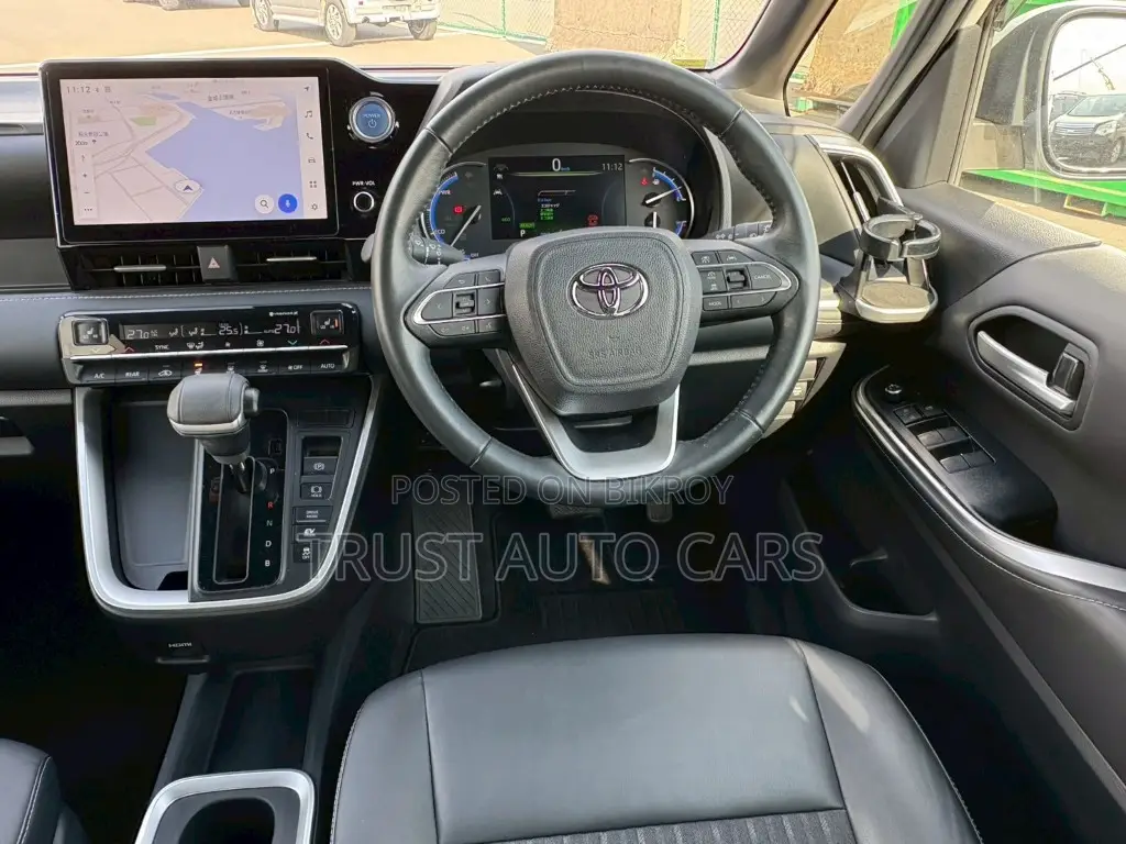 Toyota Noah 2022 White