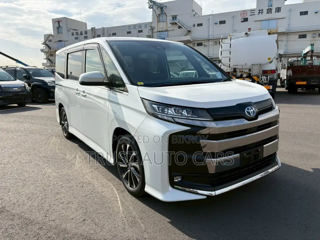 Toyota Noah 2022 White