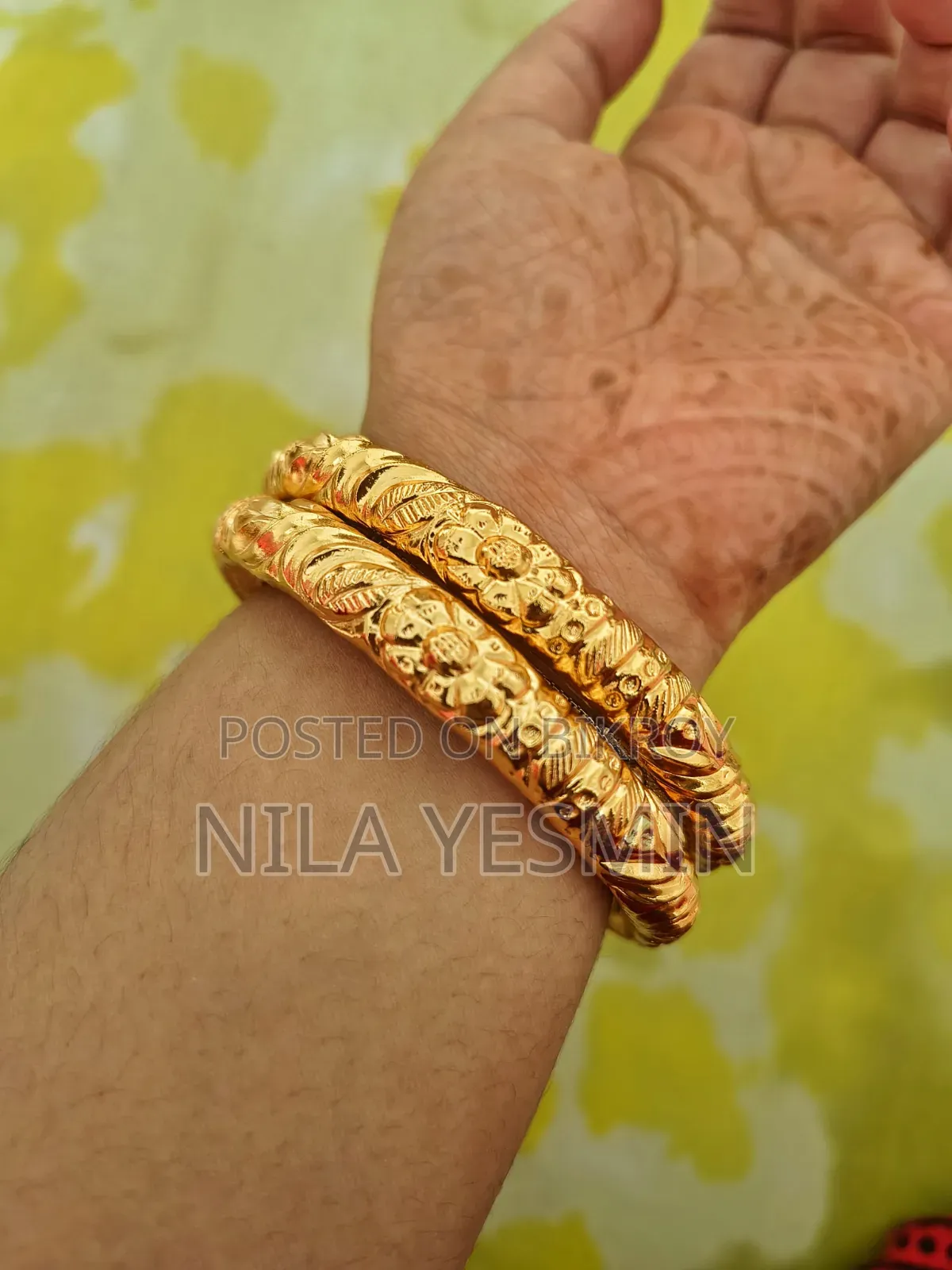 Ruli Bala Gold Polish