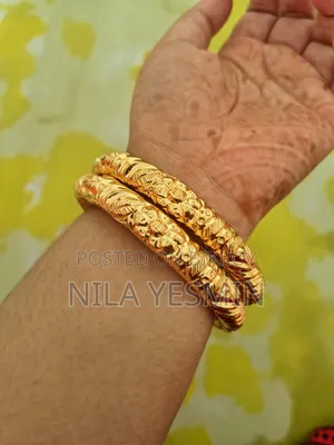 Ruli Bala Gold Polish