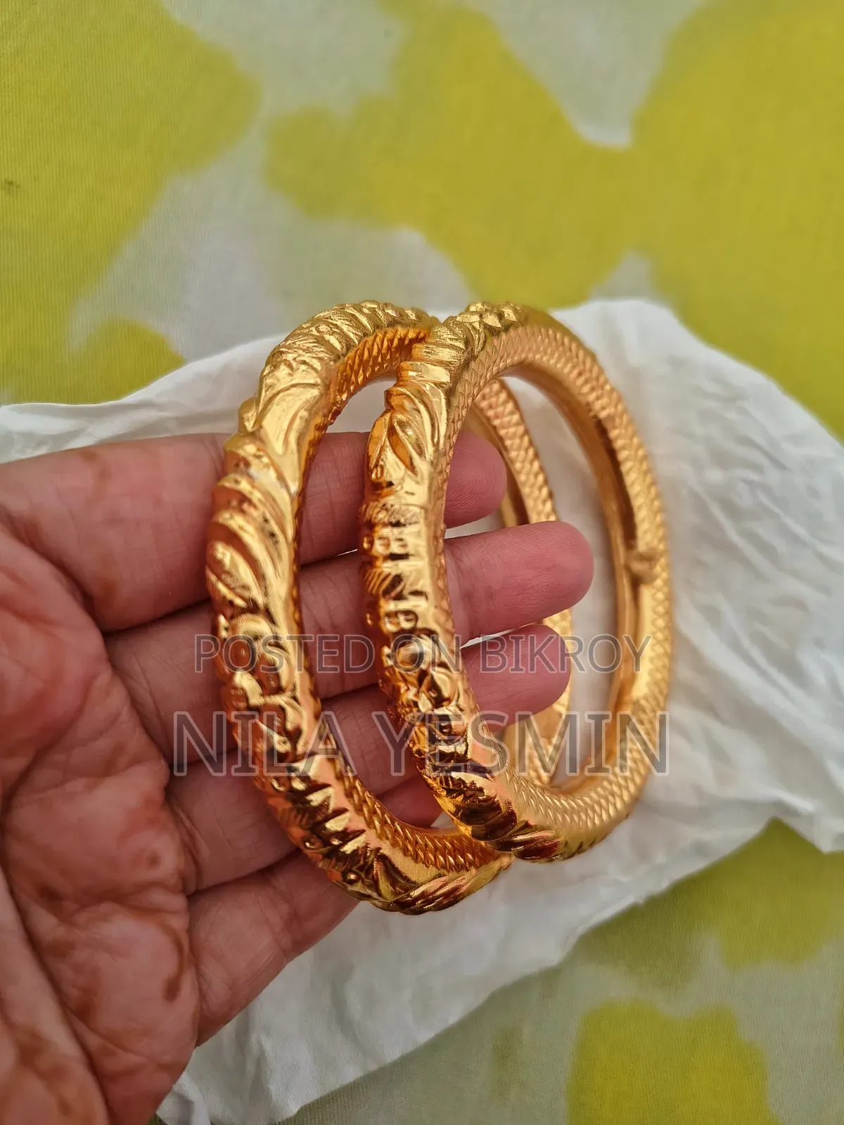 Ruli Bala Gold Polish