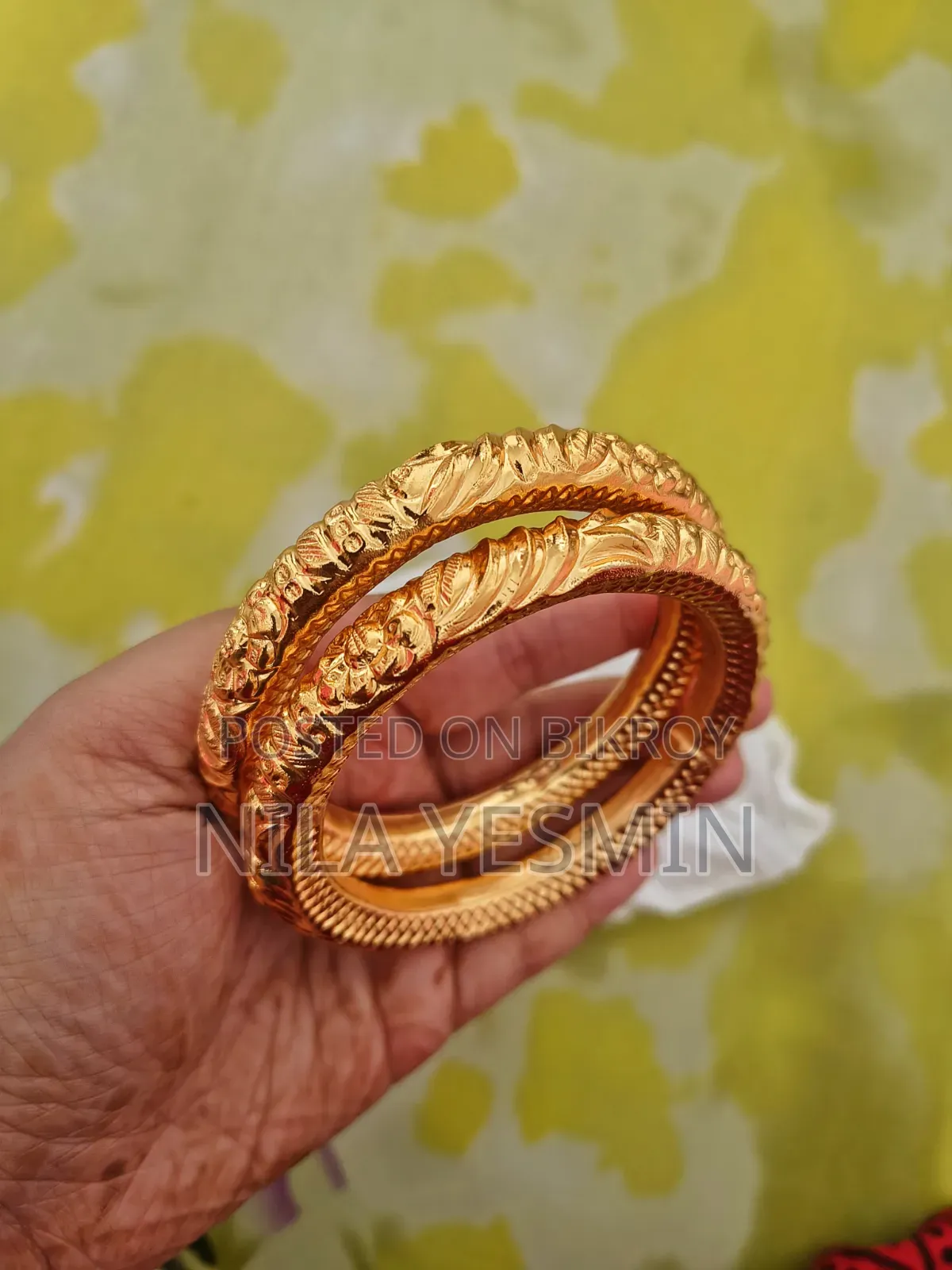 Ruli Bala Gold Polish
