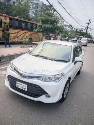 টয়োটা এক্সিও ২০১৫ সাদা