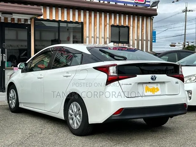 Toyota Prius 2020 Pearl