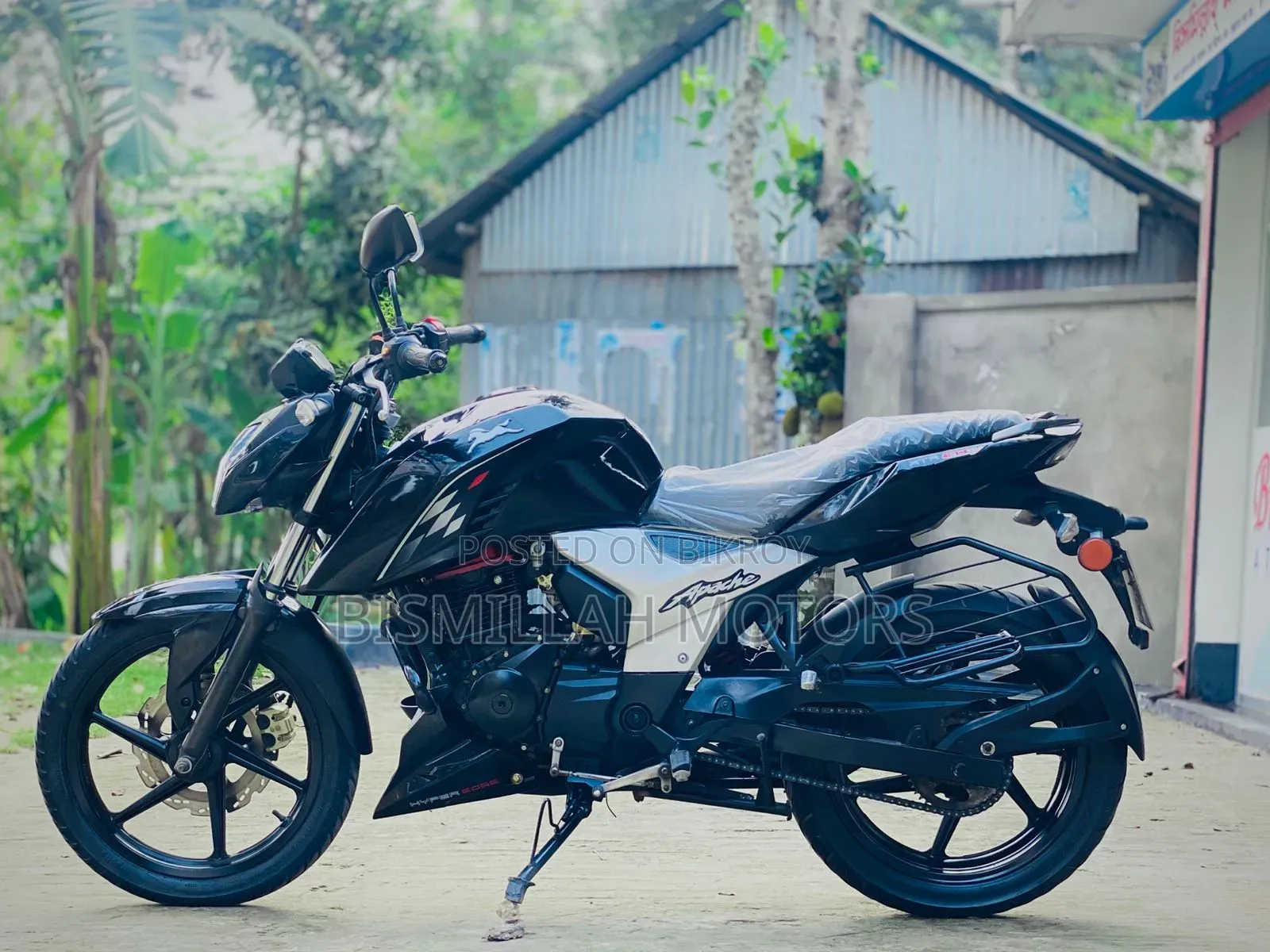 TVS Apache 160 4V 2023 Black