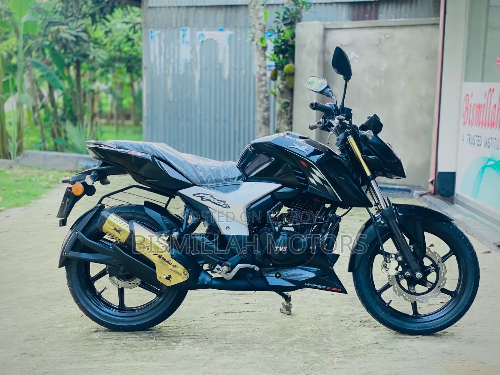 TVS Apache 160 4V 2023 Black