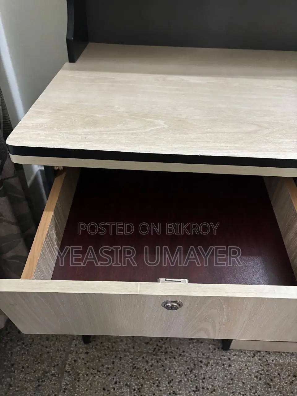 পড়ার টেবিল (Study Table)