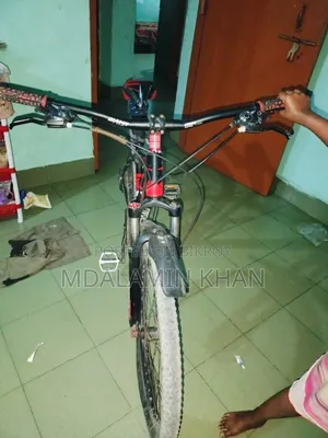 সাইকেল টি ফ্রেশ কন্ডিশন দশ গিয়ার পিছনে ৭ গিয়ার সামনে তিন গিয়ার