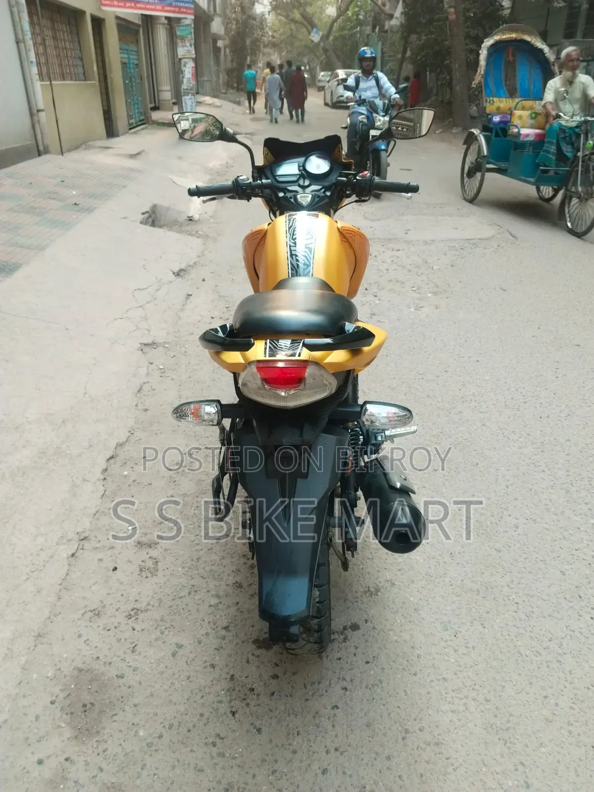 TVS Apache RTR 160 2V 2018 Yellow