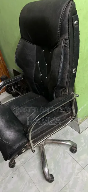 চেয়ার বিক্রি হবে