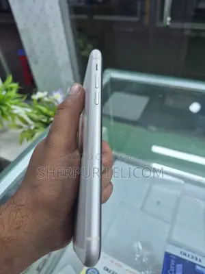 Apple iPhone 11 64 GB White