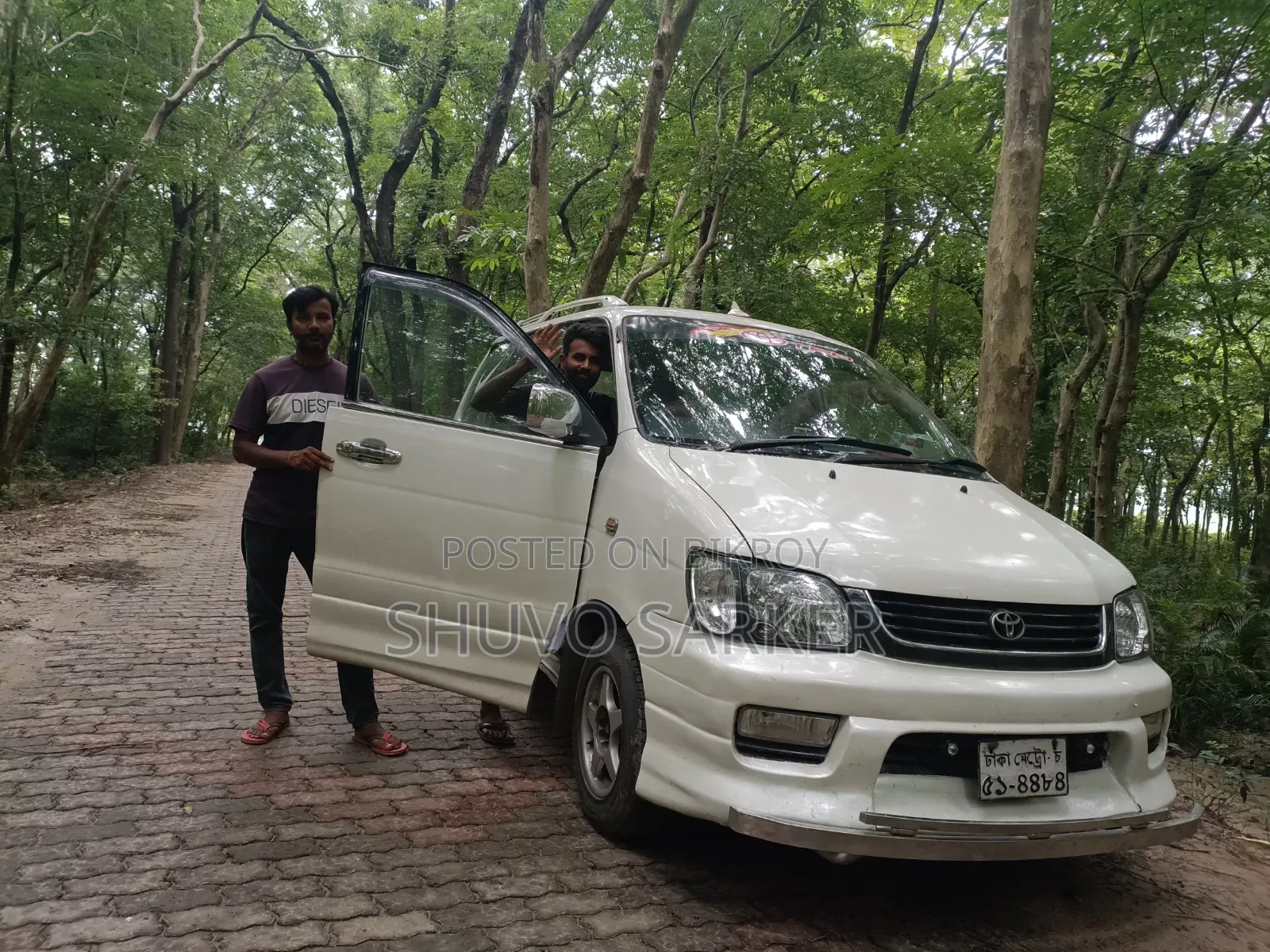 Toyota HiAce 2000 White