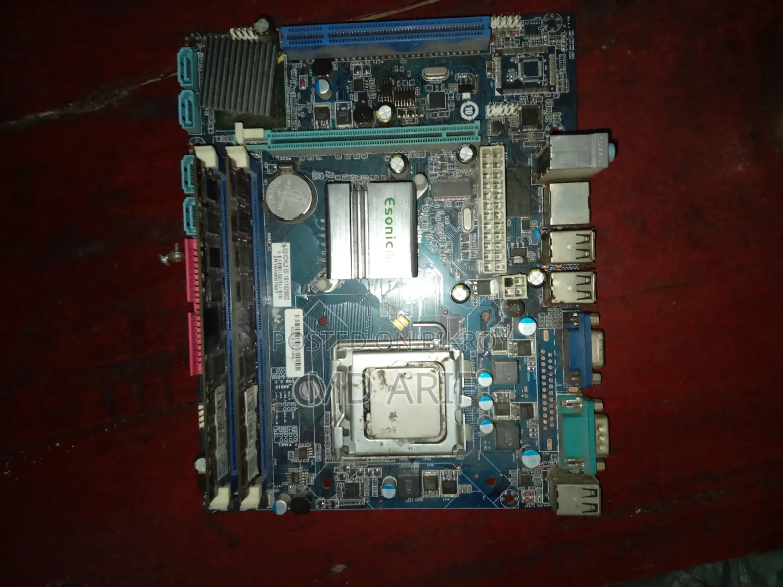 Intel Core 2 Duo. 4 GB RAM Esonic Motherboard