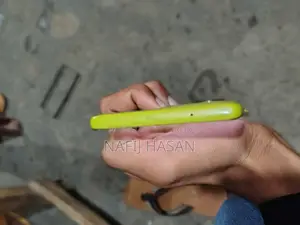 Motorola Moto G86 12 GB Yellow
