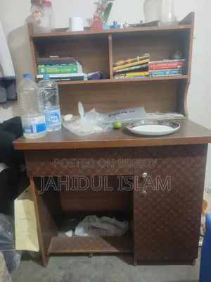 এই টেবিল আর ওয়ার ড্রোব টা বিক্রি করা হবে