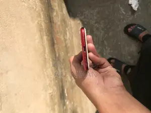Apple iPhone 8 64 GB Red