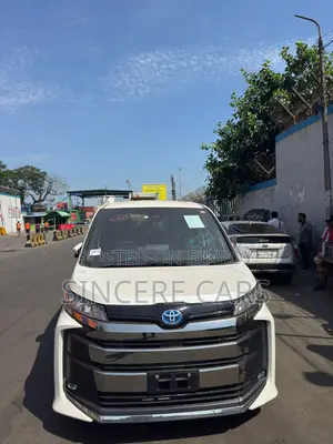 Toyota Noah 2022 White
