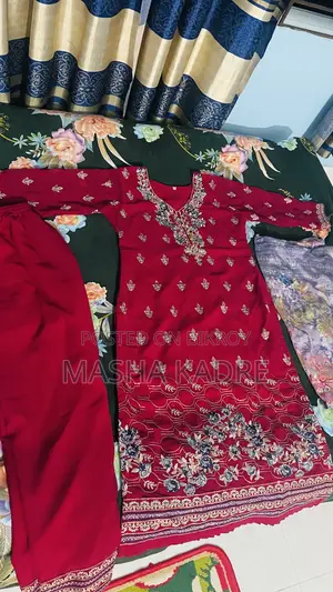 চমৎকার পার্টি ড্রেস। বডি সাইজ ৩৮