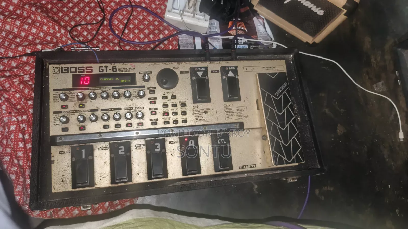 Boss GT6 Processor with Case