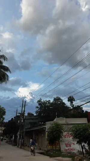 চাকরি খুঁজছি।