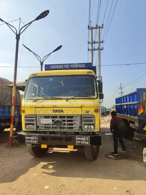 Tata 1615 Ex2 (Covered Van)