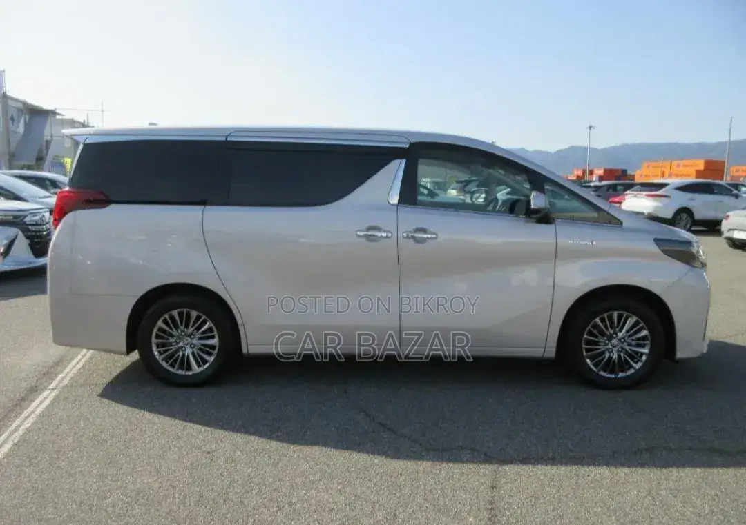 Toyota Alphard 2.5 Hybrid AWD 2021 Beige