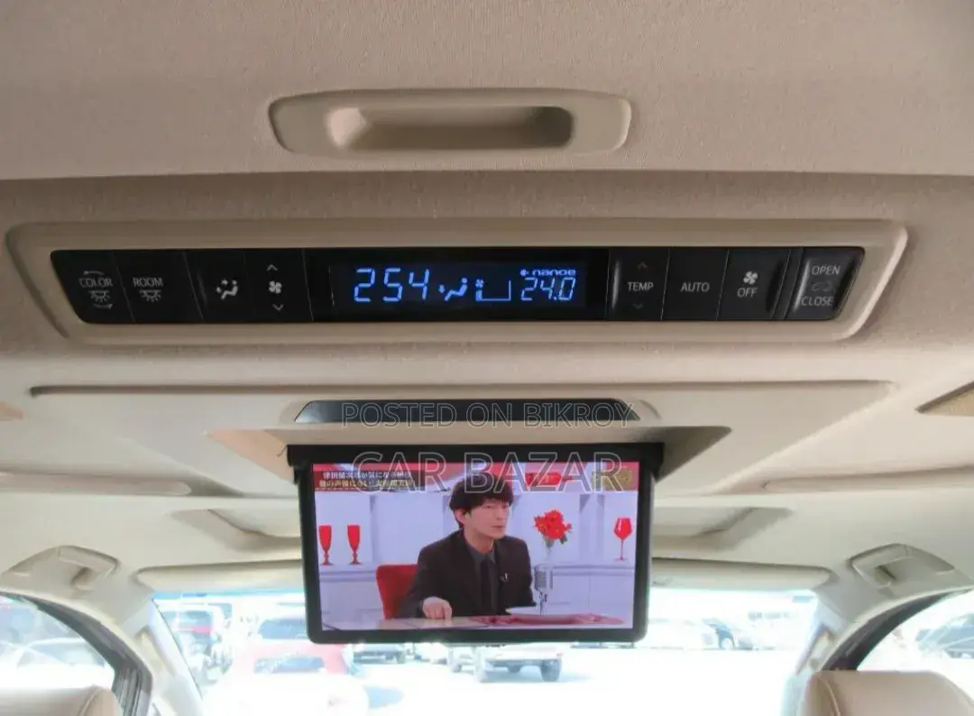 Toyota Alphard 2.5 Hybrid AWD 2021 Beige
